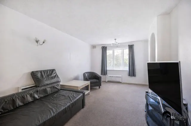Photo 2 — Hardcastle Close, Croydon, CR0