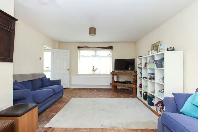 Photo 2 — Okeley Lane, Tring, Hertfordshire, HP23 4HB