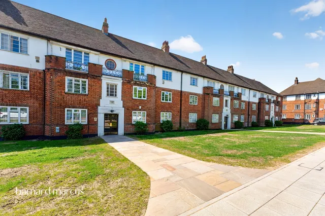 Lyttelton Road, London, photo 1
