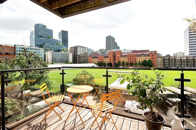 2 bedroom flat, City Road, Moorgate, EC1Y