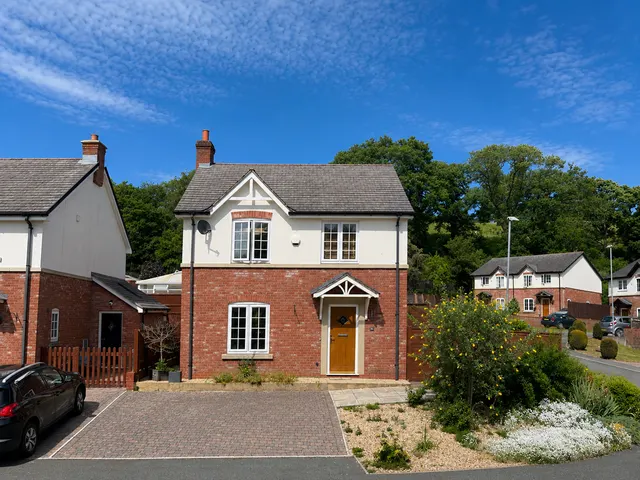 Maes Y Dderwen, Llanfyllin, SY22, photo 1