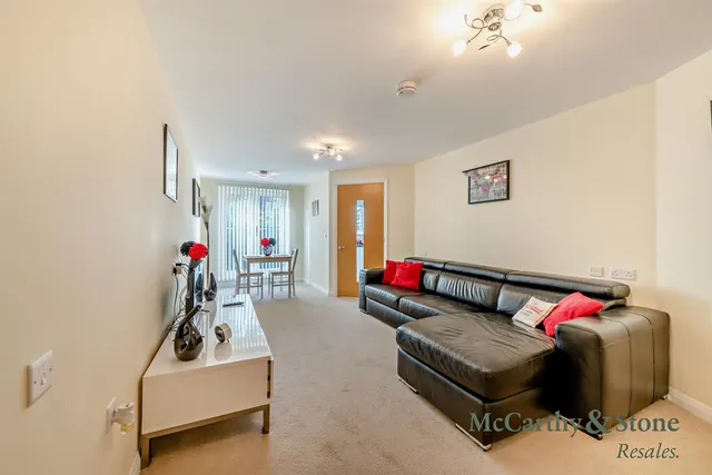 Burlington Gardens, Leyland, PR25, photo 2