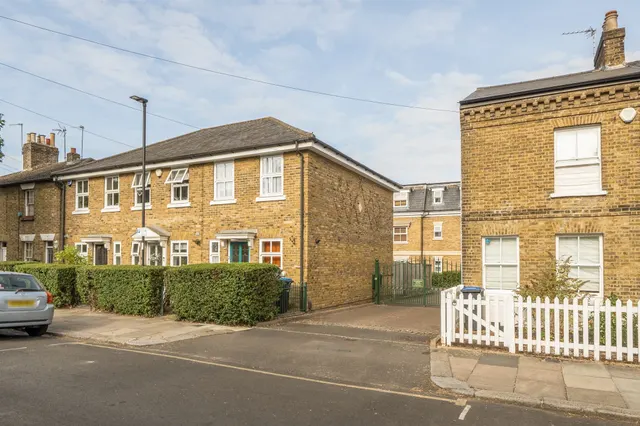 Frobisher Mews, Enfield, EN2, photo 3