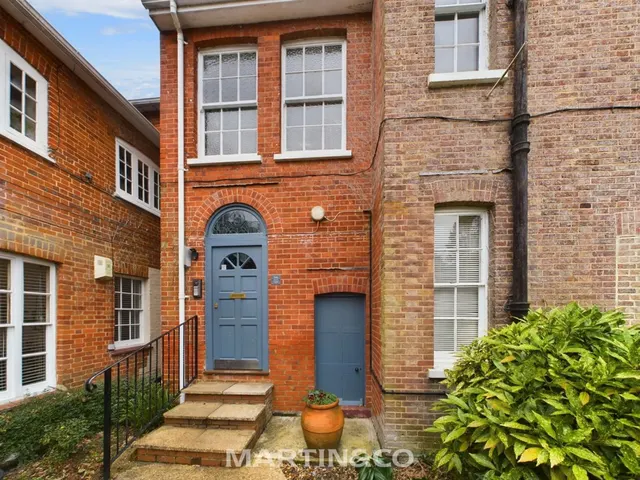 1 bedroom flat — Frog Hall Drive, Wokingham