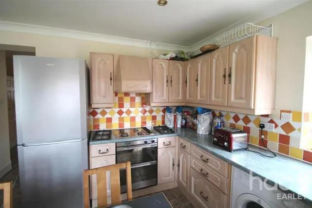 Mays Close, RG6, photo 3