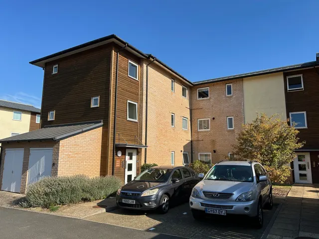 Pye Bridge End, MK10, photo 1