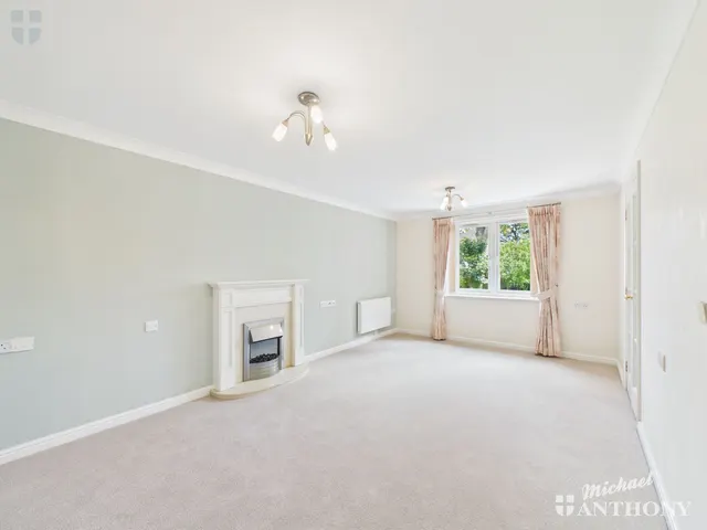 Photo 2 — Pearl Court, Croft Road, Aylesbury, HP21 7BY