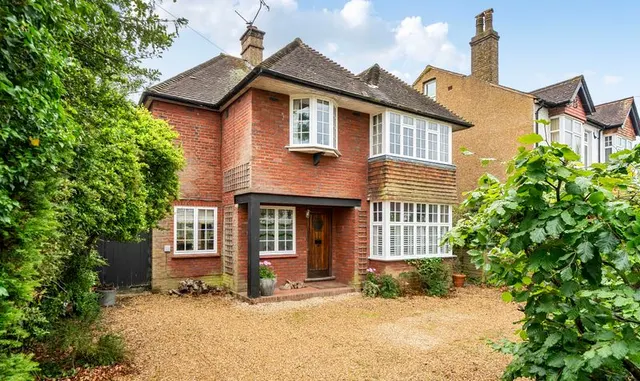 West Hill Avenue, Epsom, KT19, photo 1