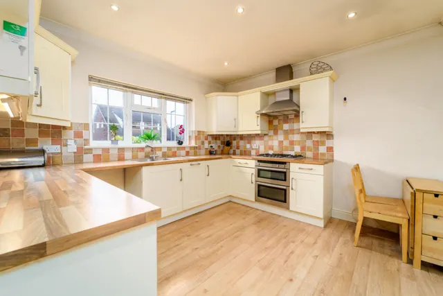 Glenfield Road, Ashford, photo 2