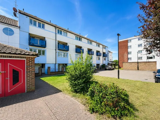 bed Apartment For SaleHarlech Gardens, Heston, TW5, photo 1
