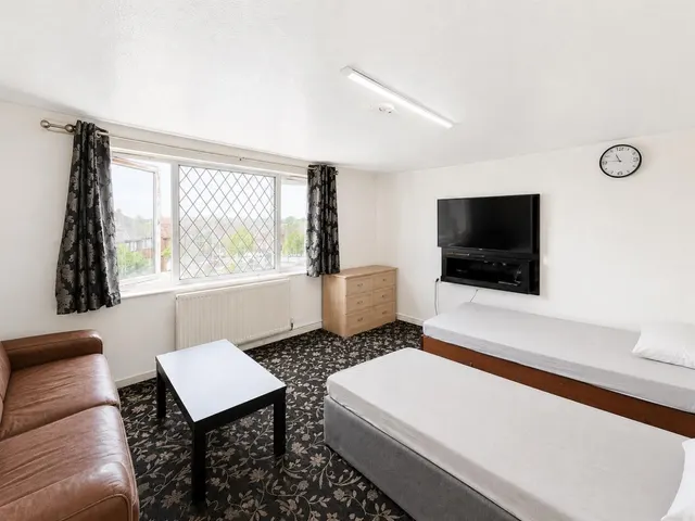 bed Apartment For SaleHarlech Gardens, Heston, TW5, photo 2
