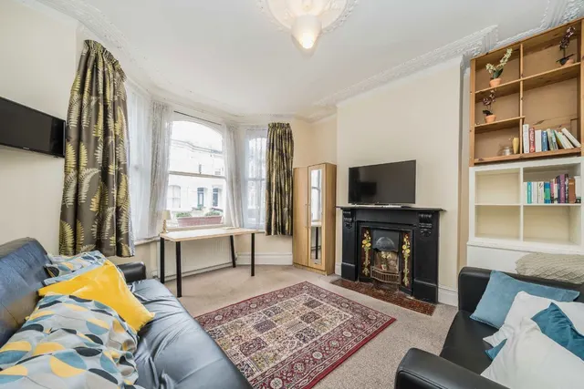Ballater Road, SW2, photo 2