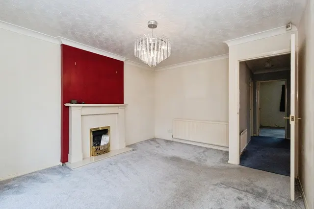 Photo 3 — Old Oak Drive, Denton, M34