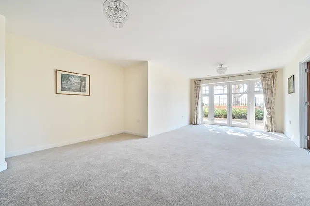 Photo 2 — Banbury Road, Stratford-Upon-Avon, CV37