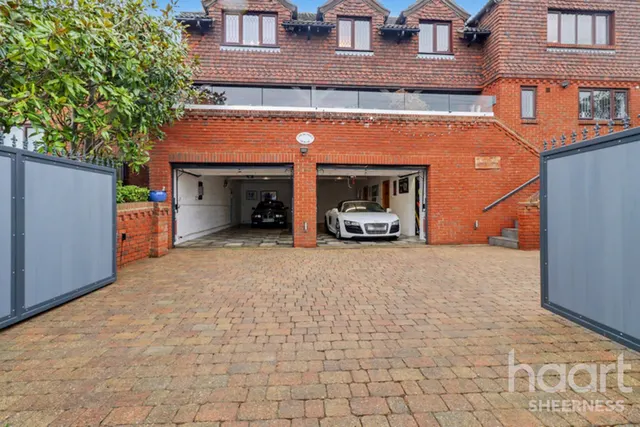 Queenborough Drive, Minster, ME12, photo 2