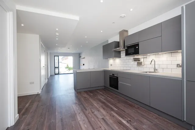 Photo 3 — Flat 1, Curie House, London