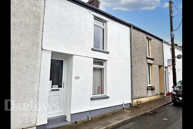 Long Row, Blaenllechau, CF43, photo 1
