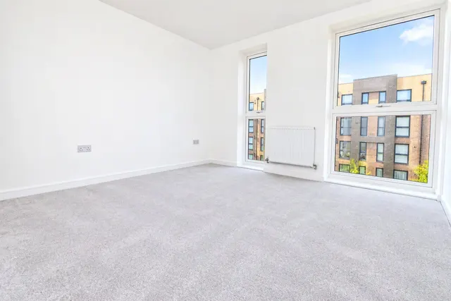 Moorfield Place, Farnborough, GU14, photo 3