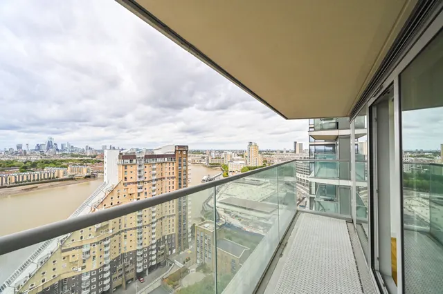 Photo 2 — Flat 1910 Landmark West Tower, 22 Marsh Wall, London
