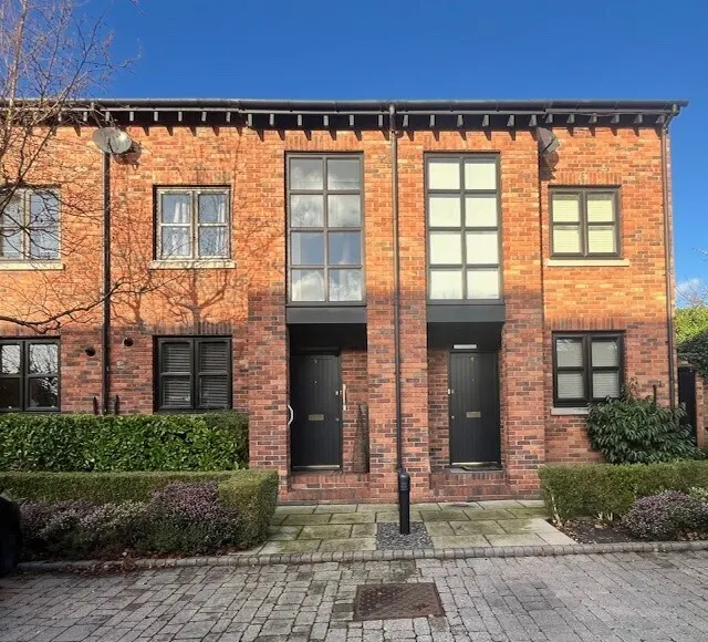 Waterford Place, Heald Green, SK8, photo 1