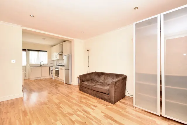 Photo 2 — Leamington Crescent, Harrow, HA2