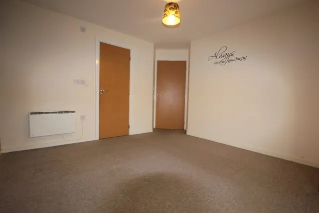 Photo 3 — Hardy Close, Dukinfield, SK16