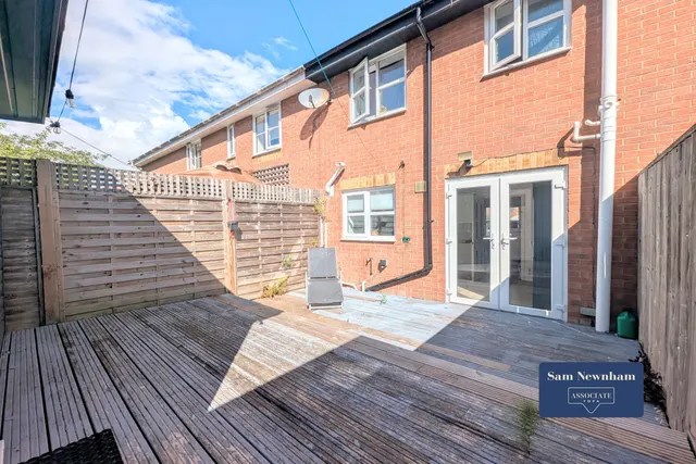 Marina Close, East Cowes, PO32, photo 1