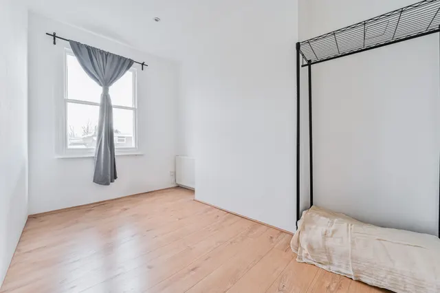 Photo 3 — Flat 3, 31 Canning Road, Croydon
