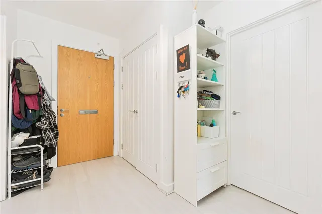 Cross Street, Sale, M33, photo 2