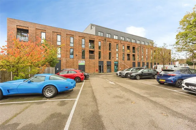 Cross Street, Sale, M33, photo 1