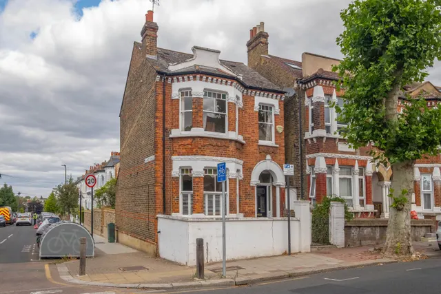 Photo 2 — Earlsfield Road, London, SW18