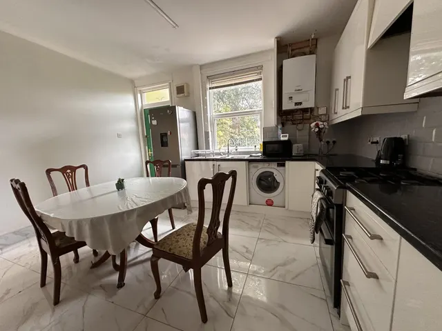 Burley Lodge Road, Leeds, LS6, photo 2
