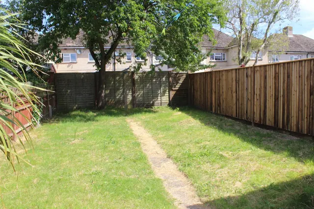 Photo 3 — Larchwood Drive, Englefield Green, Egham, Surrey, TW20 0SW