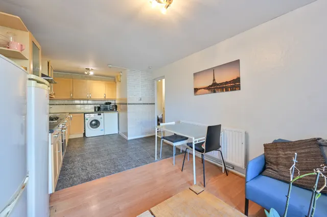 16 Knights House, 226 South Lambeth Road, London, photo 1