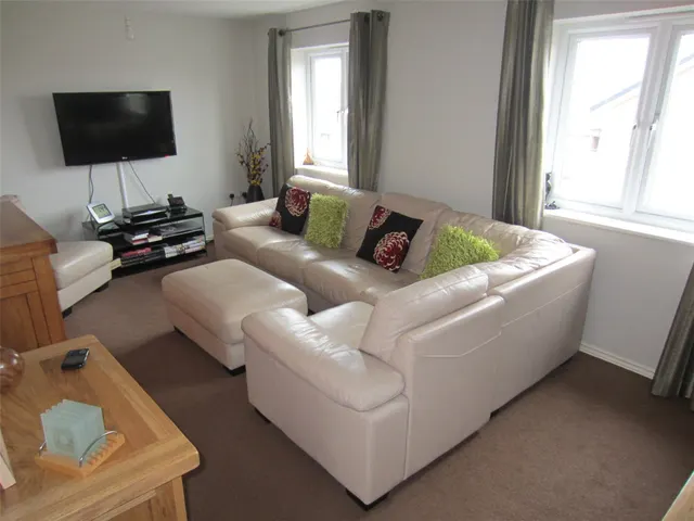 Photo 2 — Neals Crescent, Grantham, Lincolnshire, NG31