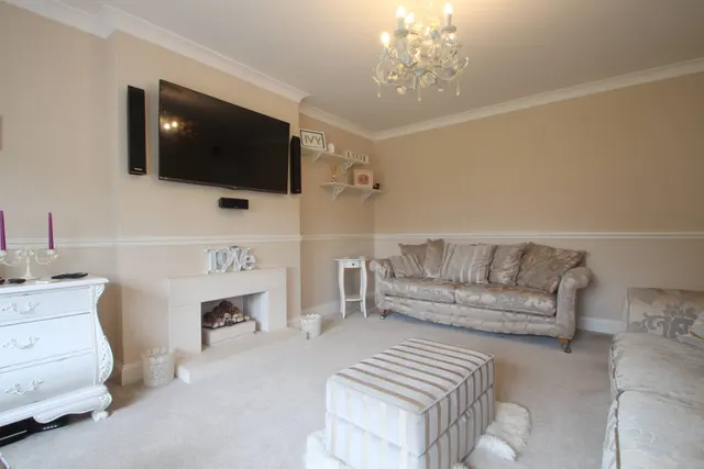 Photo 3 — Willersley Avenue, Sidcup