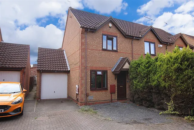 Granary Court, East Hunsbury, photo 1