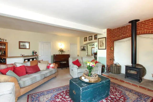 Photo 3 — Cheddington Road, Pitstone, Buckinghamshire, LU7 9AE