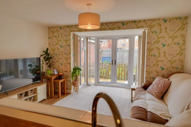 Avondale Circle, Stafford, ST18, photo 2