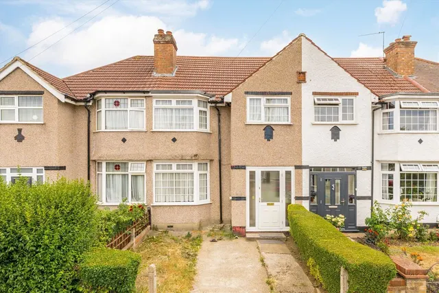 Lyndhurst Road, UB6, photo 1