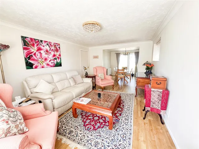 Photo 2 — Ridgeway Close, Heathfield, TN21 8NS