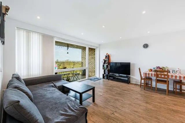 Lakeside Drive, Park Royal, NW10, photo 2