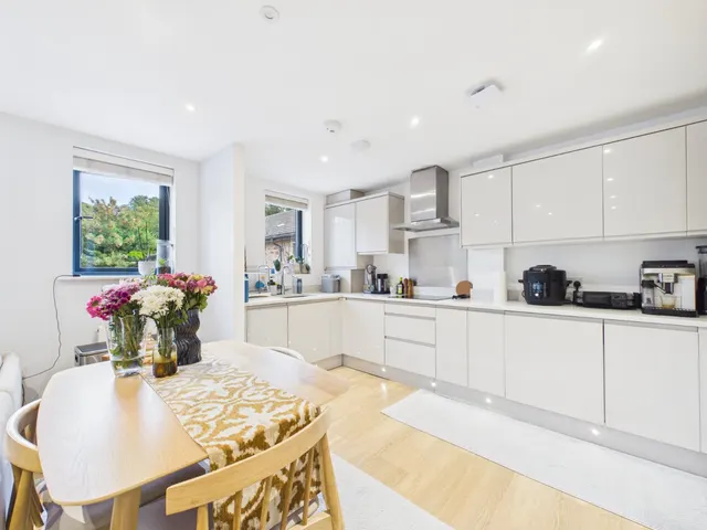 Brookfield Road, Wooburn Green, photo 3
