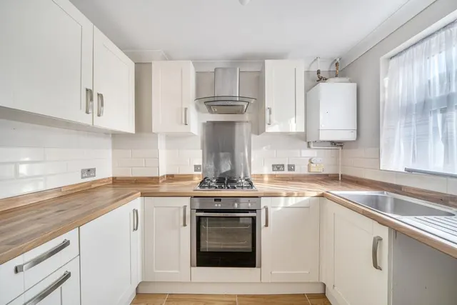Milton Gardens, Staines-upon-Thames, TW19, photo 2