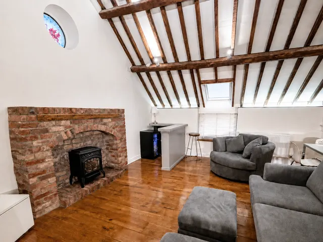 Bryn Estyn Road, Wrexham, LL13, photo 3