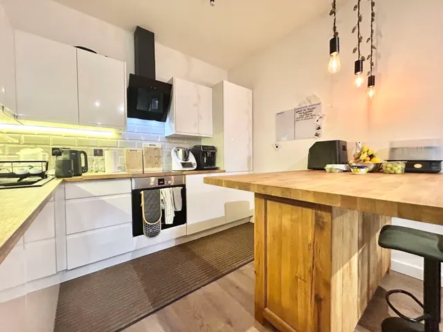 Photo 3 — The Parklands, Dunstable LU5 4GW
