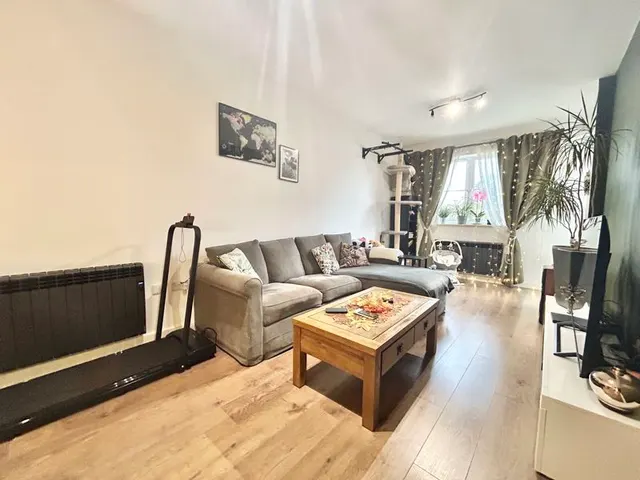 Photo 2 — The Parklands, Dunstable LU5 4GW