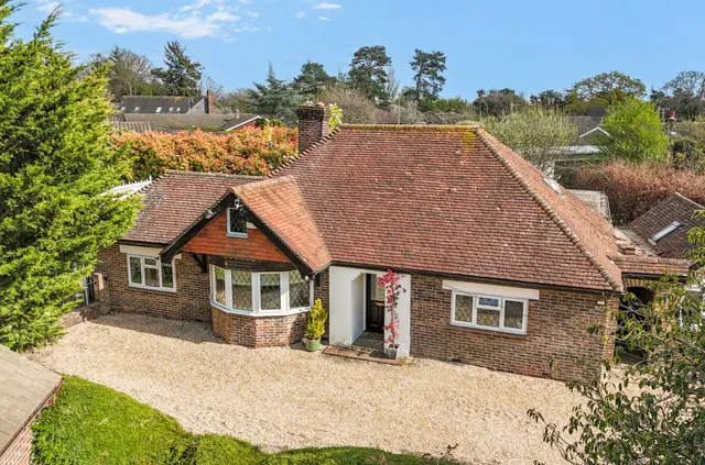 Fontwell Avenue, Eastergate, PO20, photo 1