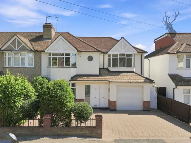 Englands Lane, Loughton, IG10, photo 1