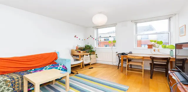 Tollington Way, N7, photo 1